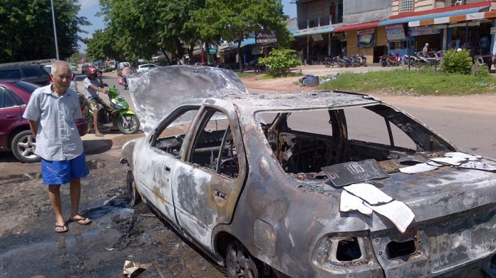 Pemilik Hendak Cari Sarapan, Mobilnya Tiba-tiba Ludes Terbakar di Kawasan Aviari