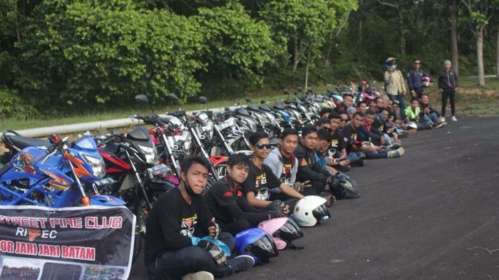 WOW! Motor Macho Ini Disulap Warna-warni Mirip Pelangi