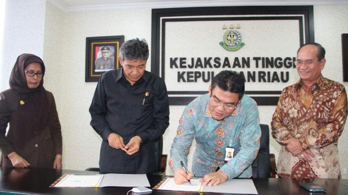 Untuk Tingkatkan Pelayanan, Bank RiauKepri Teken MoU dengan Kejati Kepri