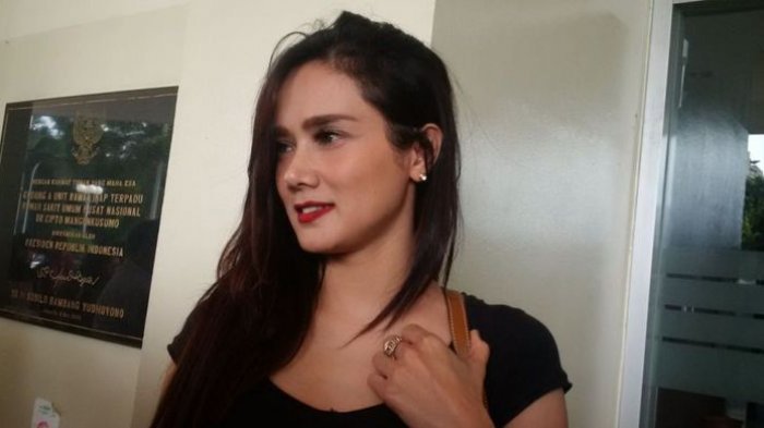 Maia Estianty Dikabarkan Segera Menikah, Mulan Jameela Unggah Foto Pengantin. Netizen Ribut!