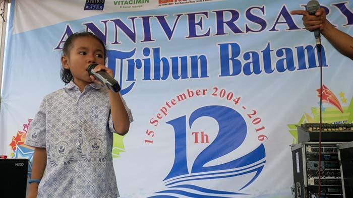 Lihat Keramaian Panggung HUT Tribun Batam, Siswi TK Ini Langsung Maju dan Nyanyikan 3 Lagu