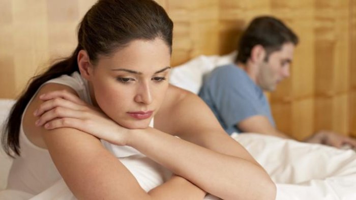 Hai Kamu! Ya Kamu! Jangan Bicarakan Hubungan Seks dengan Suami kepada Teman. Jangan Nekat!