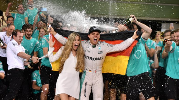 MENGEJUTKAN. Nico Rosberg Putuskan Pensiun dari Formula1!