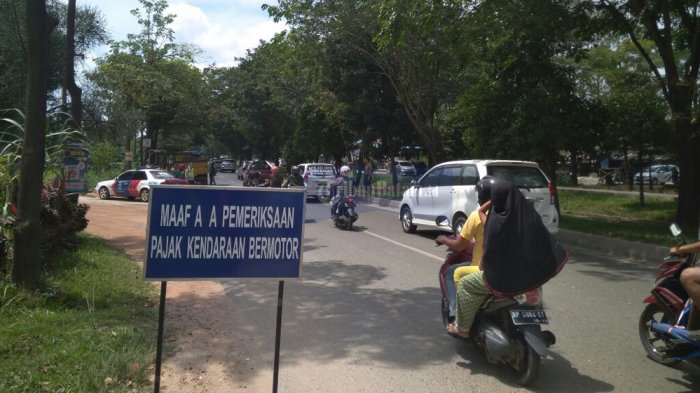 Enggan Diperiksa Polisi Saat Operasi Keselamatan. Pengendara Motor Balik Arah. Ada yang Menunggu
