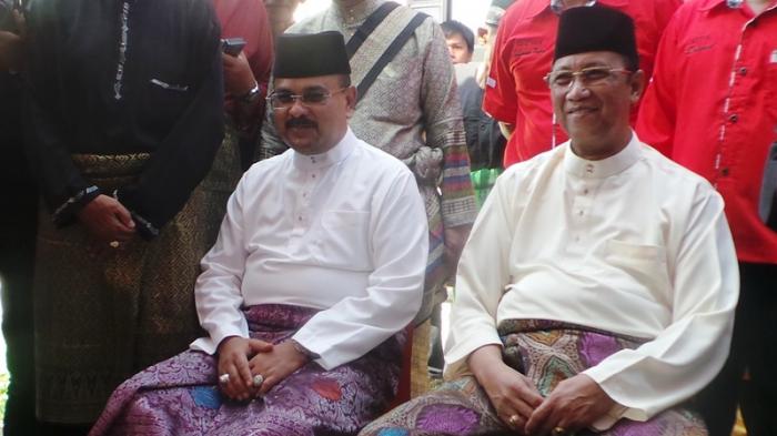 Meriah! 3 Cabup Karimun Daftar Bergantian Diiringi Kompang dan Reog