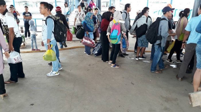 Takut Antre Mendekati Lebaran, Pelabuhan Domestik Sekupang Mulai Dipadati Pemudik