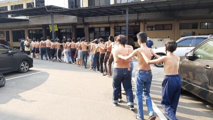 Puluhan Pelajar Ditangkap Ketika Hendak Ikut Aksi Demo ke Gedung DPR RI
