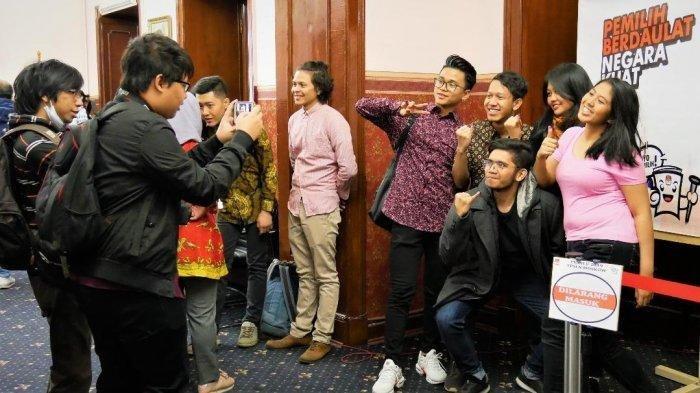 Antusias WNI Nyoblos di Luar Negeri. Naik Kereta 13 Jam, Tak Peduli Cuaca Ekstrim Dingin Atau Panas