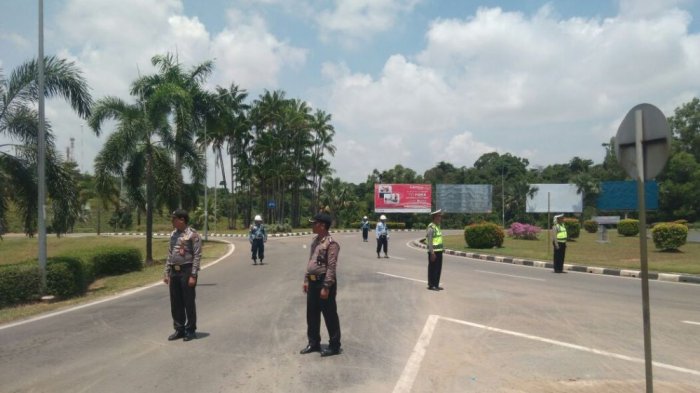 Tanpa Kartu Identitas, Tak Boleh Masuk Ruang Pertemuan