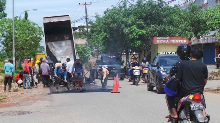Jalan Rusak, Pekerjaan Pemko Batam Bertambah. Kadis Bina Marga: Terpaksa Kami Perbaiki