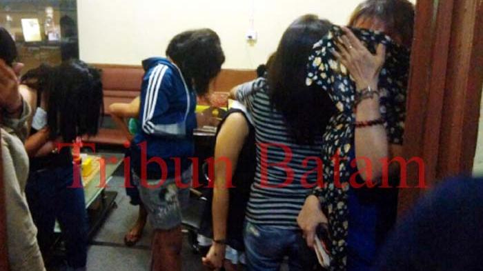 25 Wanita 'Malam' Diangkut Ke Polres