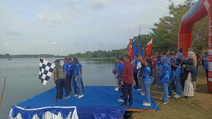DANLANAL CUP - Pelepasan peserta Lomba Dayung Perahu Karet Danlanal Cup 2026 oleh Wakil Bupati Karimun dan komandan Lanal Tanjung Balai Karimun pada Minggu (25/1/2026)