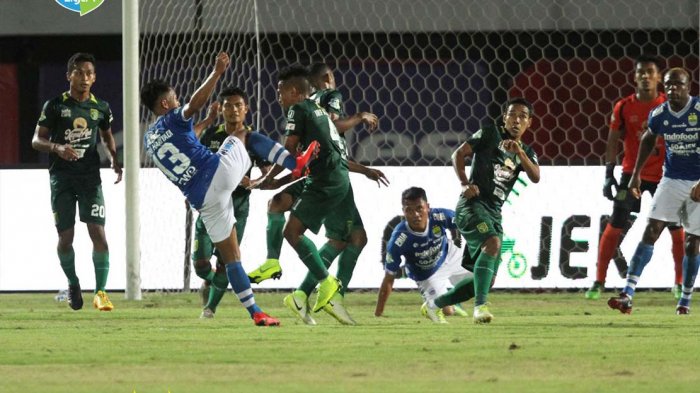 Persebaya Surabaya Pesta Gol. Persib Bandung Kalah 1-4. Lihat Video 2 Gol Terakhir