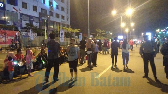 BREAKINGNEWS. Pesta Rakyat, Kawasan Nagoya Mulai Padat oleh Warga. Lalulintas Dialihkan