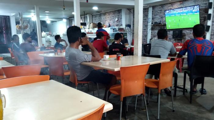 NOBAR  PIALA DUNIA - Suasana nonton bareng (nobar) Piala Dunia 2026 di Karimun, Rabu (17/6/2026)