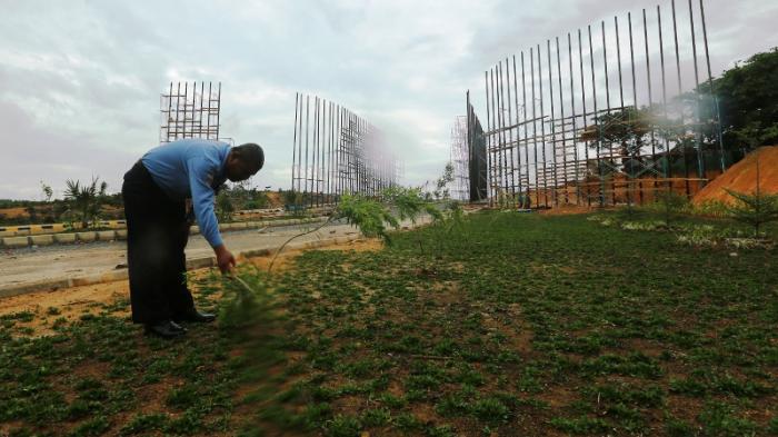 Pintu Gerbang Kebun Raya Batam Mulai Berwujud, Bibit Tanamanpun Dipindahkan