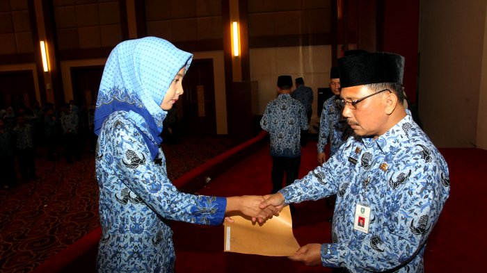 Sekdaprov Kepri Lantik 301 Pegawai Baru Pemprov Kepri. Arif Wanti-wanti Ini pada PNS