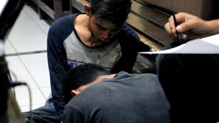 Tendang Motor dan Rampas Tas Perempuan, Dua Jambret Ini Babak Belur Dihajar Massa