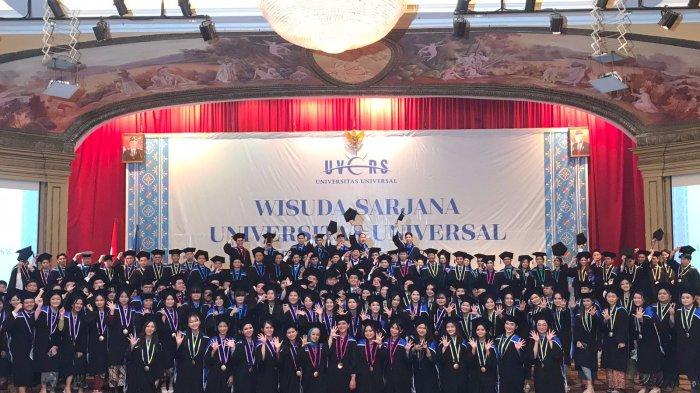 156 Mahasiswa Universitas Universal Diwisuda, Ada 11 Orang Jadi Wisudawan Terbaik