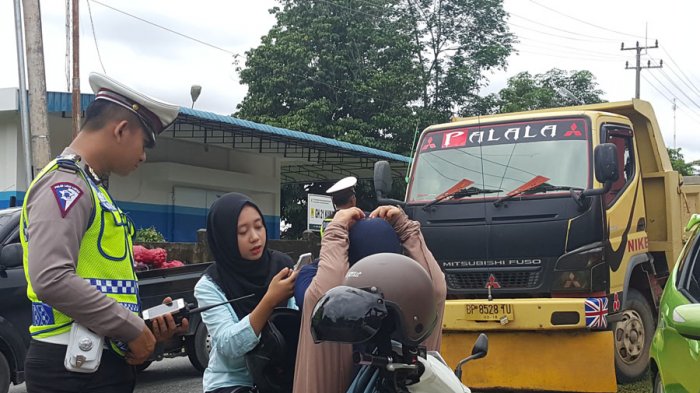 Terjaring Razia Satlantas di Simpang Gesek, Siswa Sekolah Bintan Ini Gemetaran!
