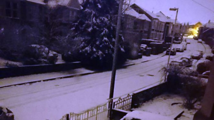 Salju Tebal Tutupi Jalanan Inggris, Penerbangan Ditunda dan Turis Diimbau Hindari Tempat-Tempat Ini