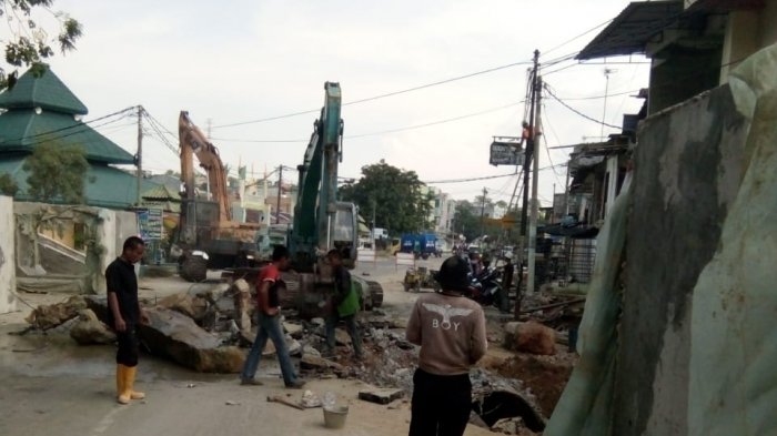 Jalan Depan SMPN 6 dan Puskesmas Sei Panas Sudah Dibuka Kembali