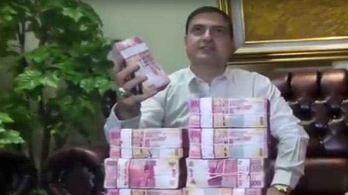 Pria yang Janji Lunasi Utang Indonesia Ini Ternyata Pernah Bermasalah dengan Nikita Mirzani