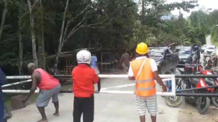 Seorang Anggota Satpol PP Bacok PNS, Tersinggung karena Dipaksa Buka Portal