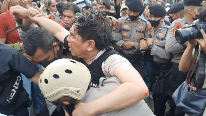 Ade Armando Diteriaki Buzzer dan Pengkhianat Sebelum Dihajar Massa Hingga Babak Belur
