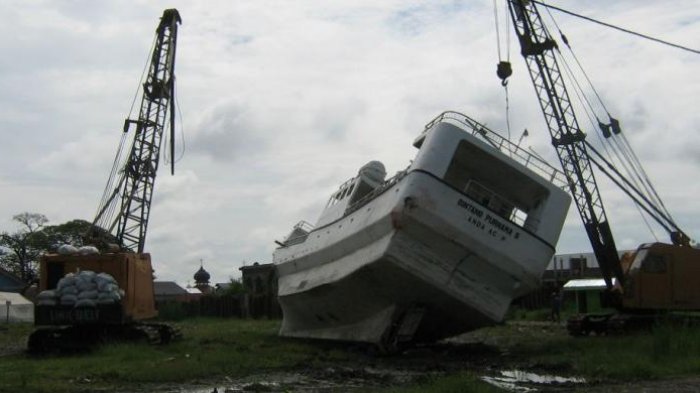 Peringanti 12 Tahun Tsunami. Warga Aceh Kibarkan Bendera Setengah Tiang