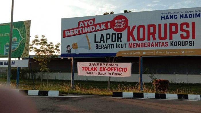 Apa yang Terjadi? Spanduk Tolak Ex Officio Bertebaran di Batam, Satpol PP vs Ditpam BP