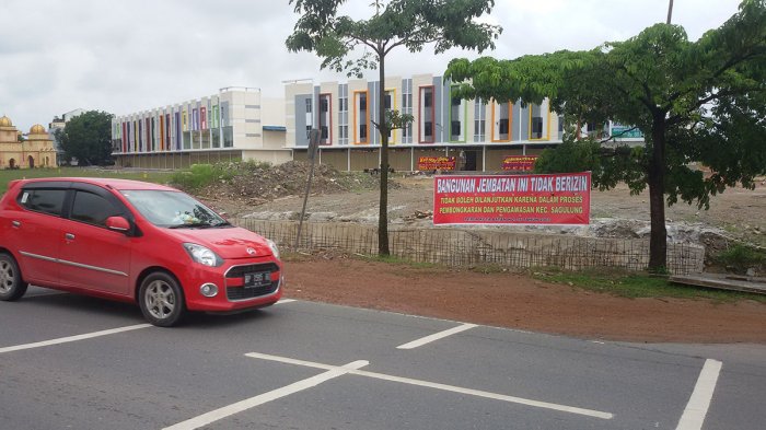 Bukan Cuekin Imbauan Camat, Ternyata Ini Alasan Pengembang Belum Bongkar Jembatan