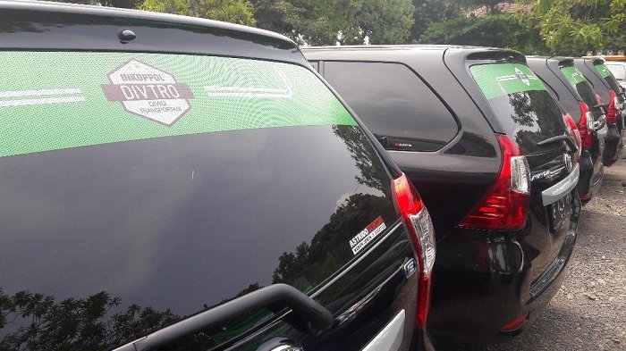 Sopir Taksi Online Takut Kena Sweeping Jika Pasang Stiker, Apa Kata Kemenhub?