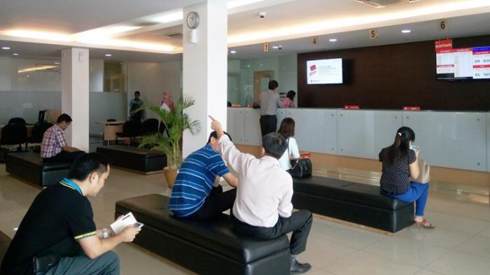 Jika Bunga Tabungan dan Deposito Cepat Turun, Mengapa Bunga Kredit Lama Turunnya?