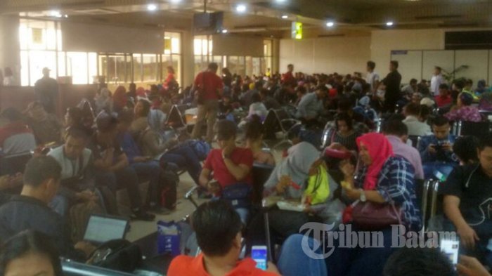 Pesawat Lion Batam-Semarang Delay 3 Jam. Penumpang Protes, Baru Dikasih Informasi