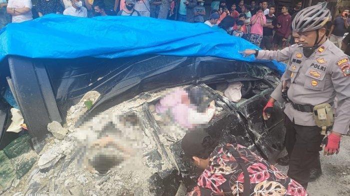 Satu Keluarga Tewas Dalam Mobil Karena Tertimbun Reruntuhan Bangunan