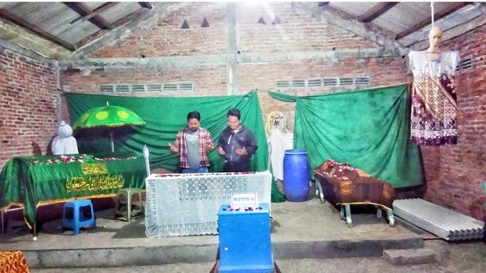 HOROR! Pocong, Keranda dan Hantu-hantu Ikut