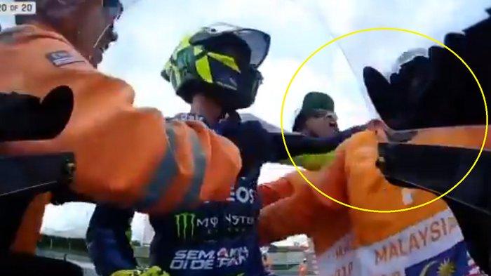 Baru Terungkap Alasan Valentino Rossi Menoyor Kepala Marshal di MotoGP Malaysia