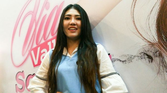 Via Vallen Curhat di Instastory: Digoda Pemain Sepakbola. Kenapa Akun Pemain Ini Diserbu?