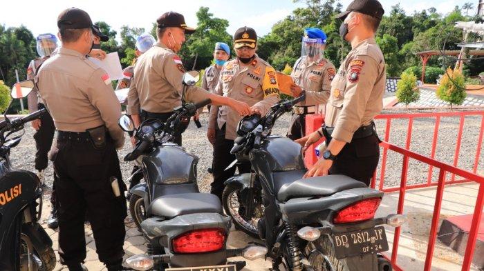 Lihat Kebersihan Sampai Kondisi Ban, Wakapolres Anambas Cek Kendaraan Operasional Anggota