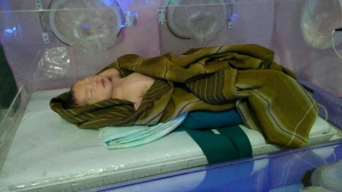 ALAMAK! Tas Ransel yang Ditinggal di Jalan Itu Ternyata Berisi Bayi