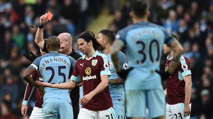 Kapten Fernandinho Kartu Merah. Manchester City Menang 2-1 Atas Burnley