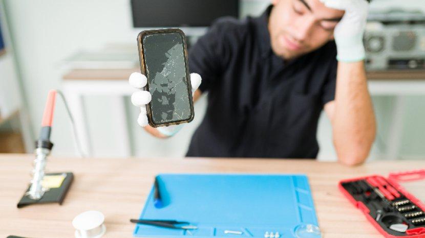 Biaya Service iPhone: Kena Air atau Water Damage, Harganya Bikin Pusing
