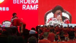 02082025Megawati-menangis.jpg