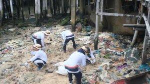 Aksi-bersih-pantai-pada-HCPSN-di-Anambas.jpg