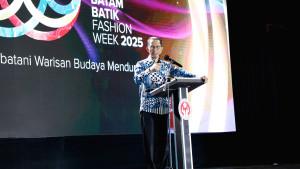 Amsakar-Achmad-malam-puncak-Batik-batam.jpg