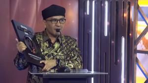 Anggota-DPRD-Kepri-Wahyu-Wahyudin-dapat-Tribun-Batam-Awards-2025.jpg