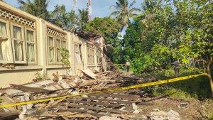 Atap-rumah-rumah-warga-Dabo-Singkep-di-Lingga-Kepri-roboh.jpg