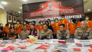 BB-peralatan-mini-lab-laundry-dan-sabu-oleh-kedua-tersangka-untuk-mendaur-ulang-sabu-rijek.jpg