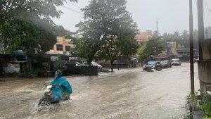 Banjir-di-Jalan-Gatot-Subroto-Tanjungpinang-Kepri.jpg